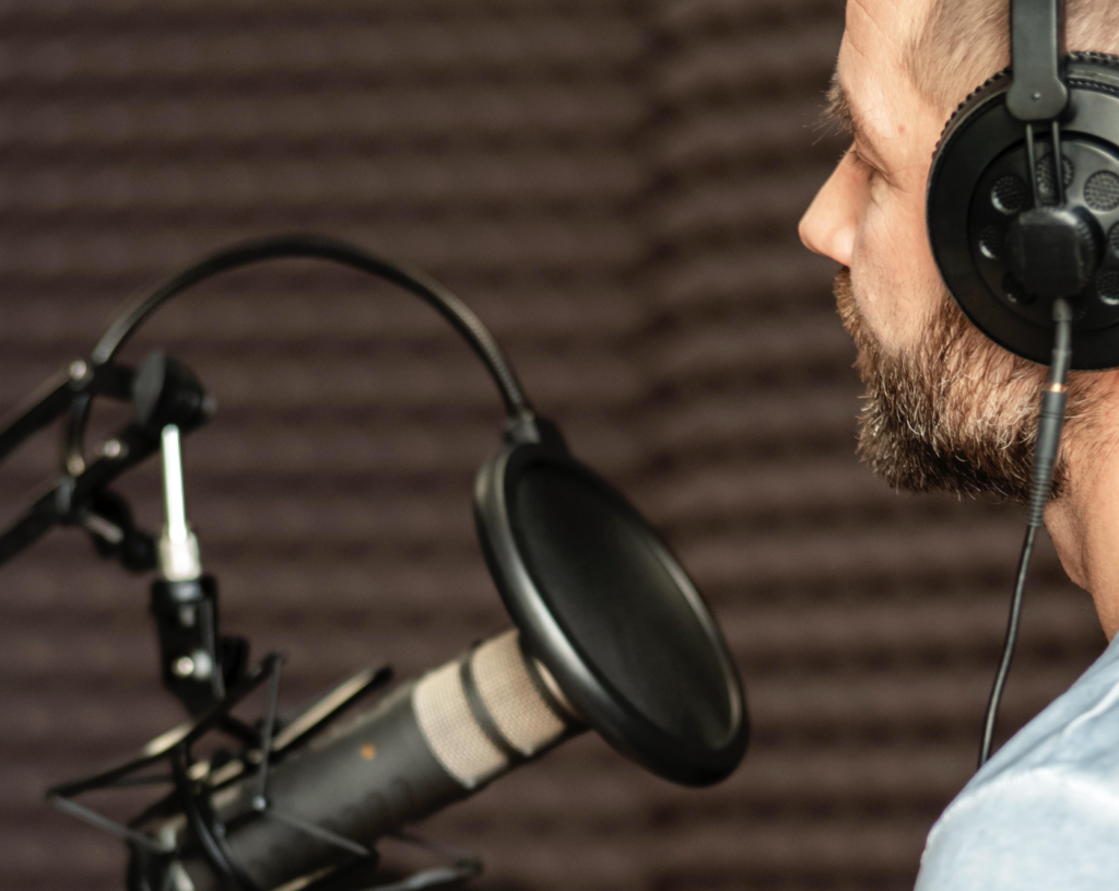 Locución radio amasbe